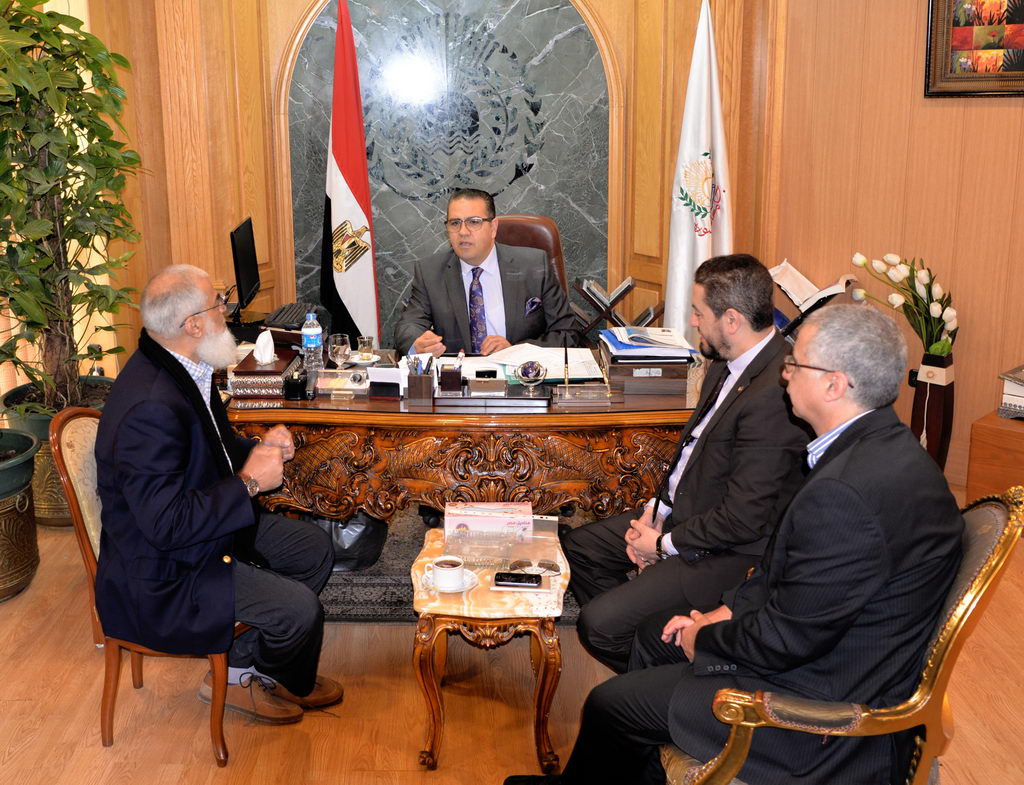 رئيس جامعة المنصورة يناقش تفاصيل انشاء مركز متخصص لأمراض الجهاز الهضمى وزراعة الكبد للأطفال