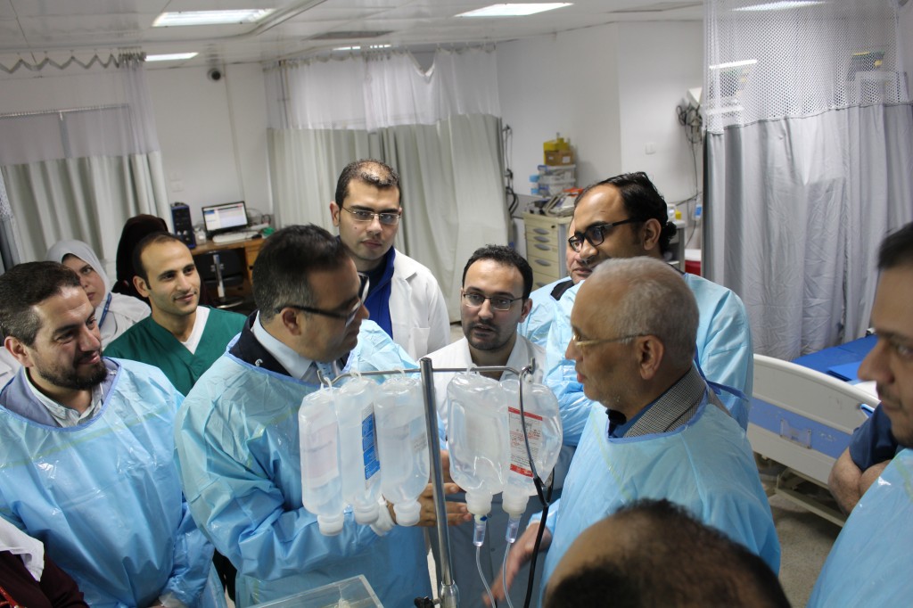 رئيس جامعة المنصورة يتفقد الخدمات الطبية بمستشفى الأطفال