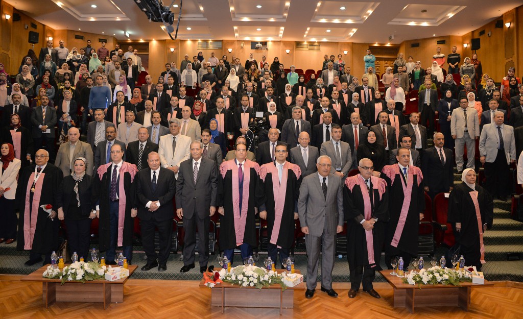 جامعة المنصورة تكرم 65 من العلماء والباحثين خلال احتفالية عيد العلم العاشر