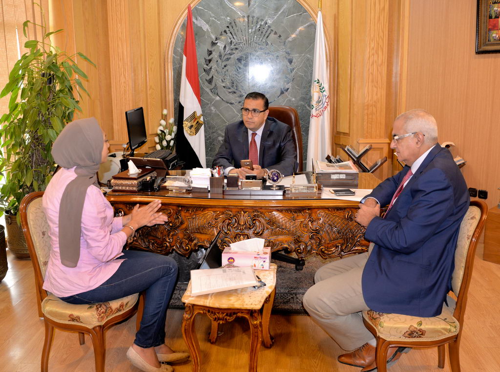 رئيس جامعة المنصورة يتابع مراحل تنفيذ نظام ذكى لتتبع الأطفال
