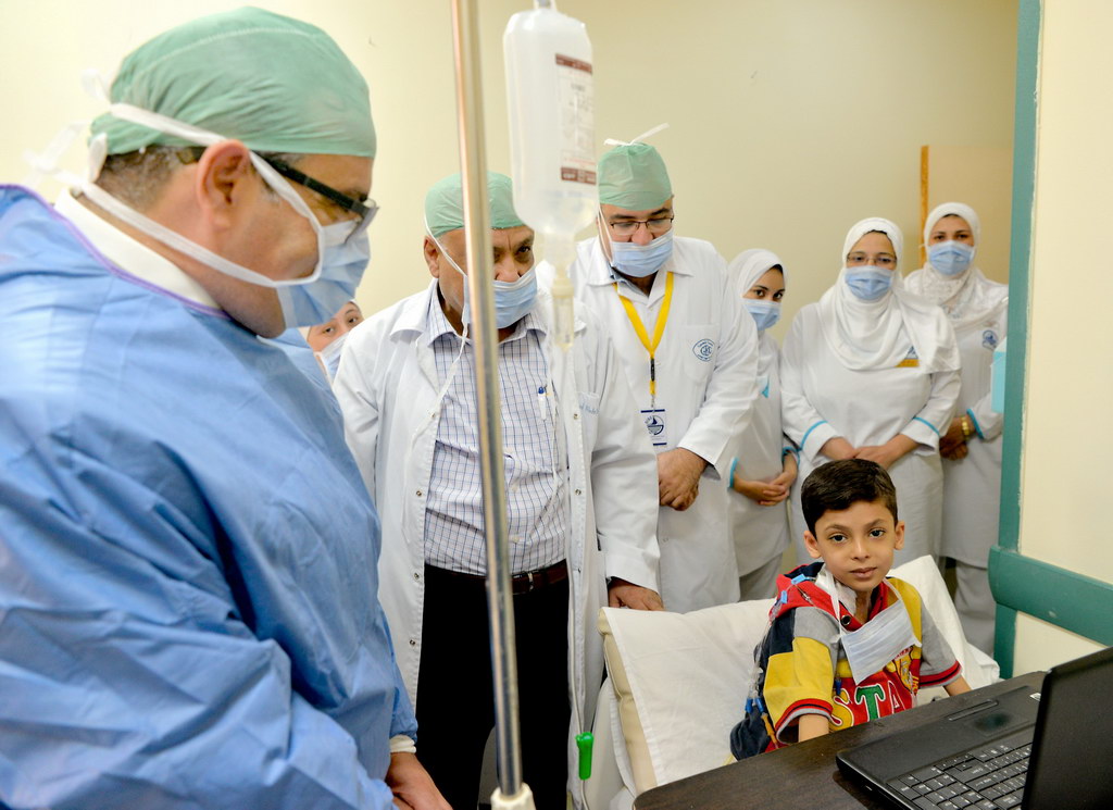 The President of Mansoura University inspects the construction of the new liver transplantation building