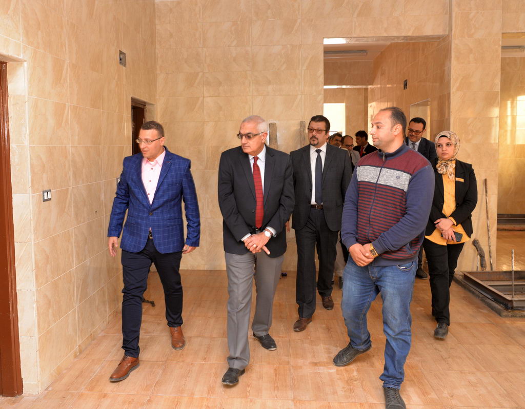 رئيس الجامعة يتابع أعمال تجديدات مبنى "أبو بكر الصديق" بالمدن الجامعية للطالبات