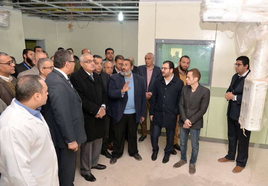 رئيس جامعة المنصورة يتفقد ما تم إنجازه فى مركز جراحة القلب والصدر وجراحة الأوعية الدموية