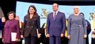تكريم باحثة بجامعة المنصورة لتميزها العلمي بحفل تكريم المرأة المصرية والأم المثالية لعام 2023