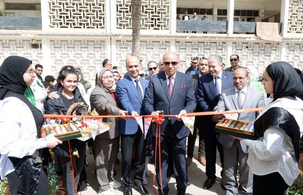 President of Mansoura University inaugurates the charity market “Egyptian Women