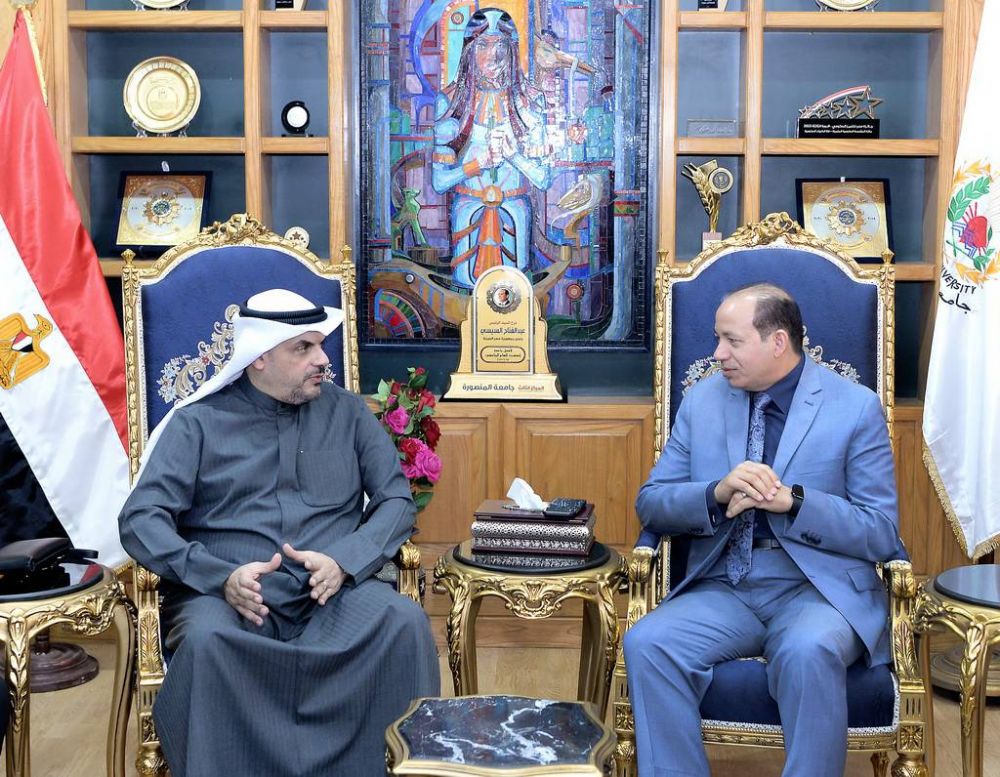 رئيس جامعة المنصورة يستقبل رئيس المكتب الثقافي بسفارة الكويت بالقاهرة لتعزيز سبل التعاون المشترك