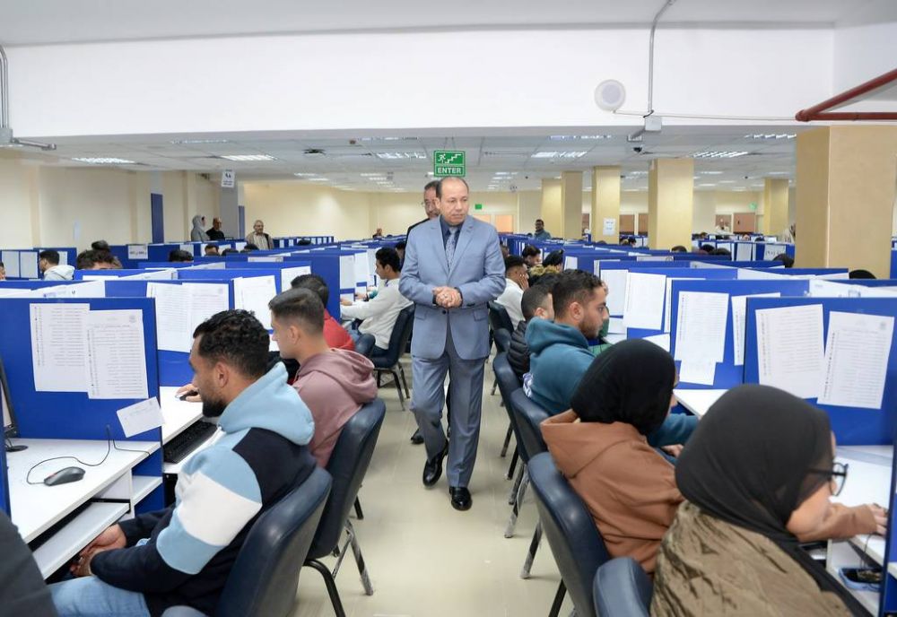 رئيس جامعة المنصورة يتفقد سير امتحانات الفصل الدراسي الأول بكليتي التربية والحقوق