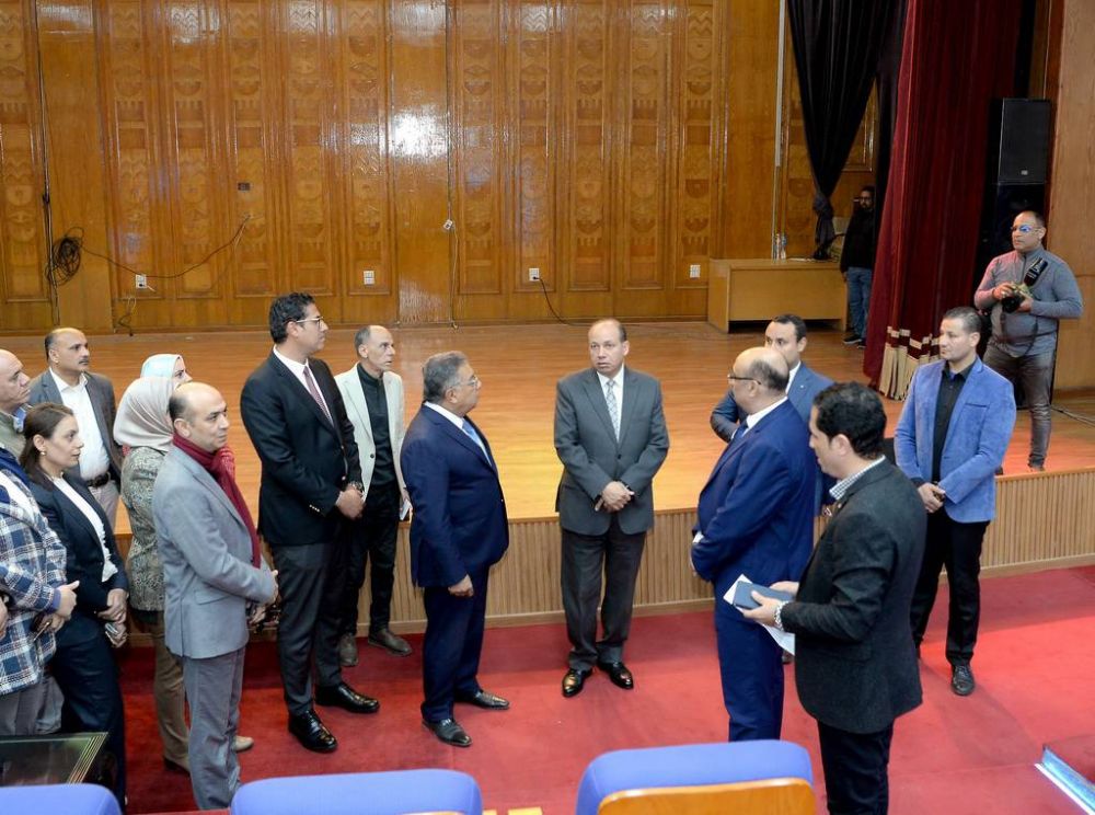  رئيس جامعة المنصورة ومحافظ الدقهلية يتفقدان قاعة احتفالات العيد القومي للمحافظة بكلية التجارة