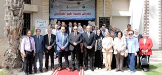 رئيس جامعة المنصورة يفتتح معرض «بصمة خير للملابس»