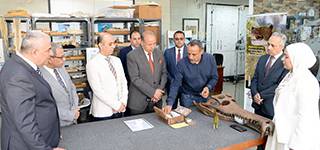 رئيس جامعة المنصورة يتفقد مركز الحفريات الفقارية ويؤكد دعمه لتطويره كمركز بحثي عالمي