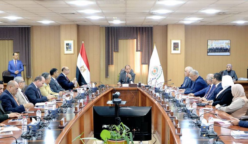 رئيس جامعة المنصورة يترأس اجتماع اللجنة التنفيذية لربط التخصصات الأكاديمية باحتياجات سوق العمل